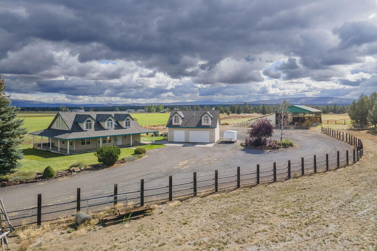 Property Photo: 24585 Dodds Road OR 97701