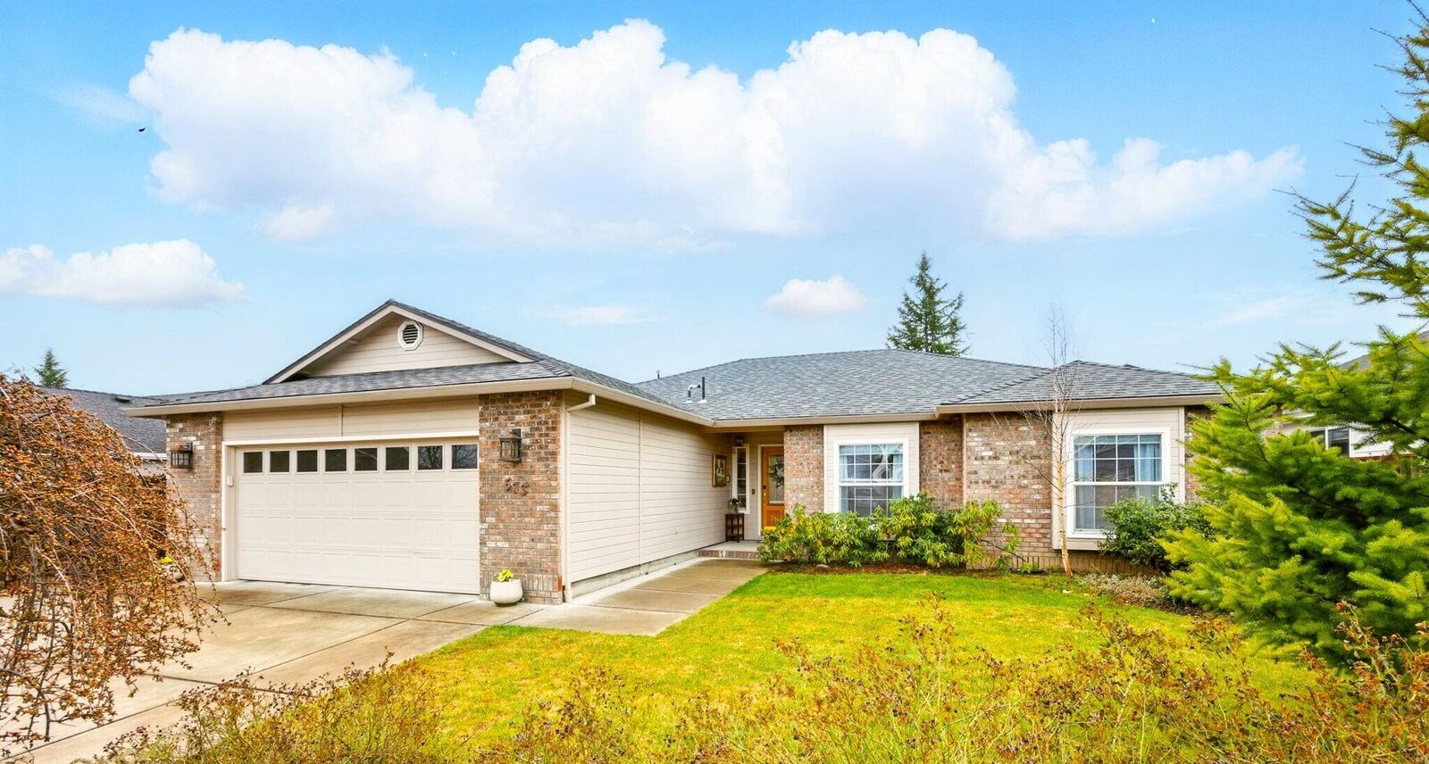 Property Photo:  573 Blue Heron Drive  OR 97502 