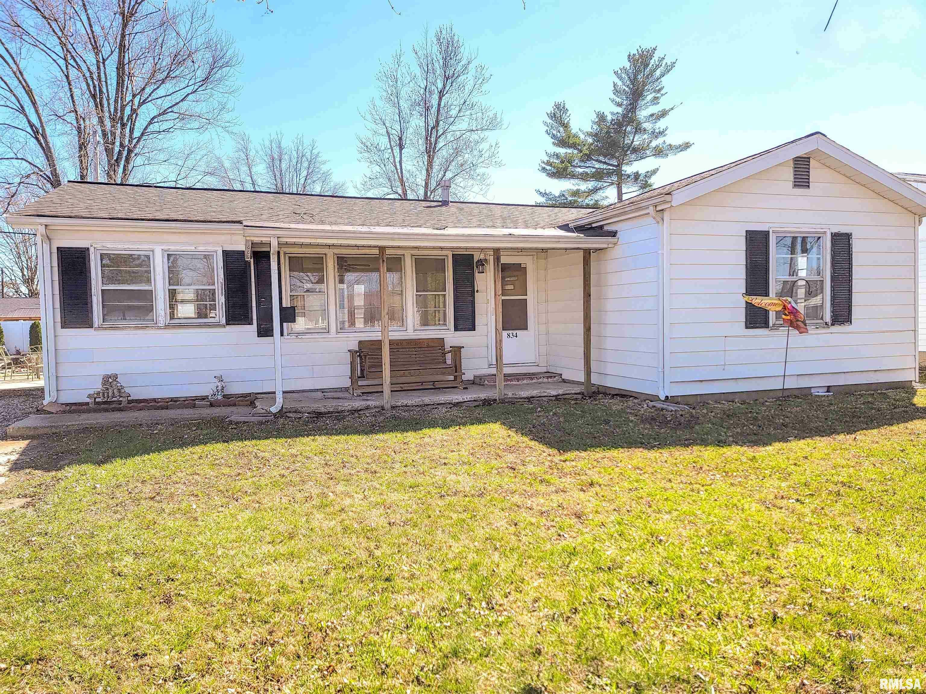 834 E 4th Street  Flora IL 62839 photo
