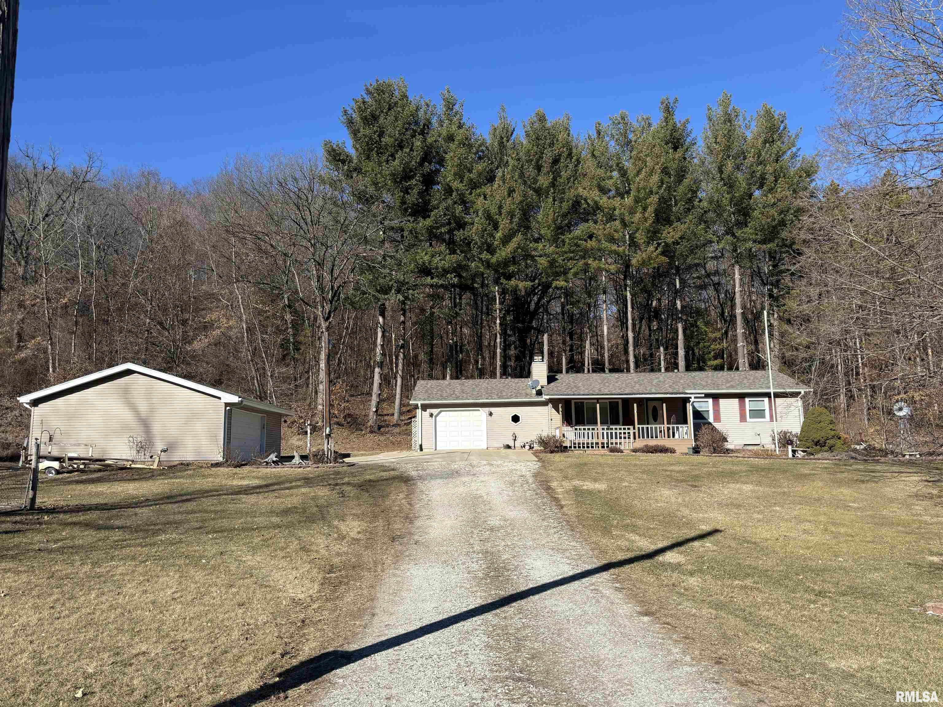 Property Photo: 1000 Gimlet Creek Road IL 61565