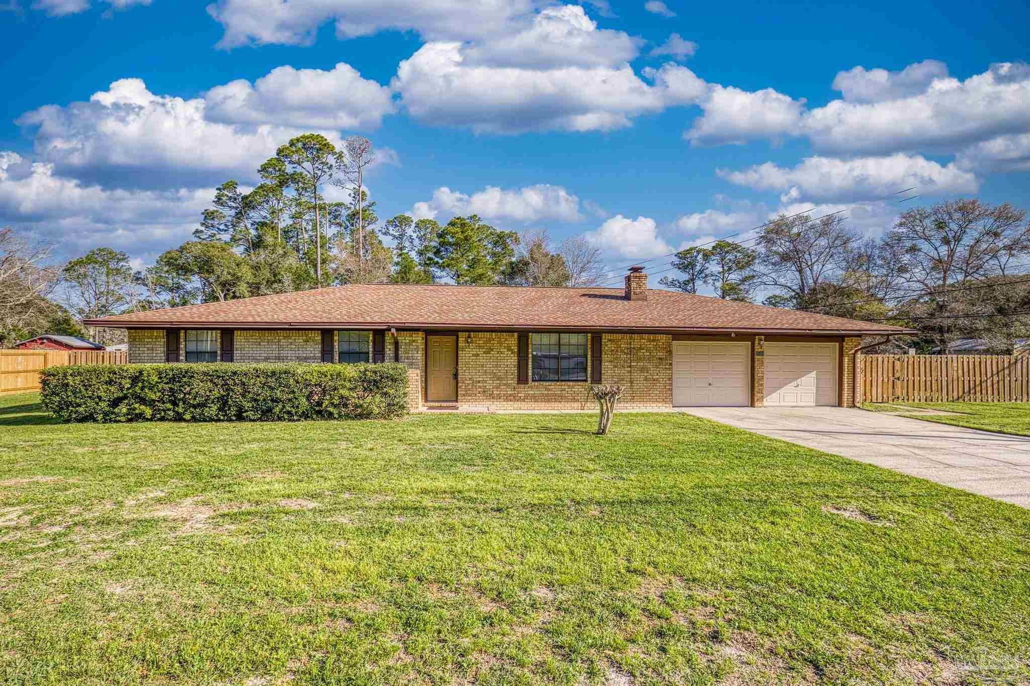 Property Photo: 9500 N Loop Rd FL 32507