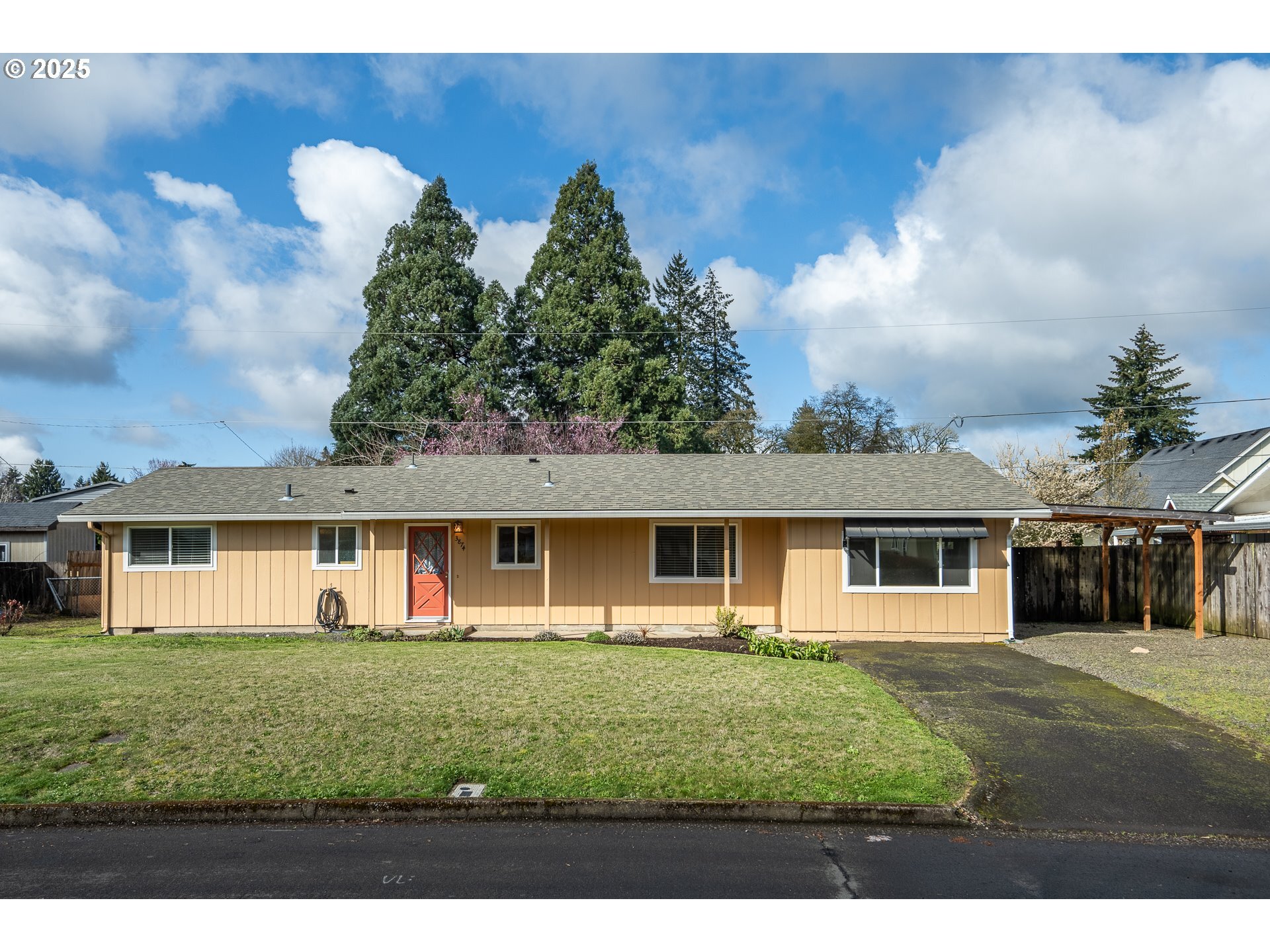 Property Photo: 3874 Kendra St OR 97404