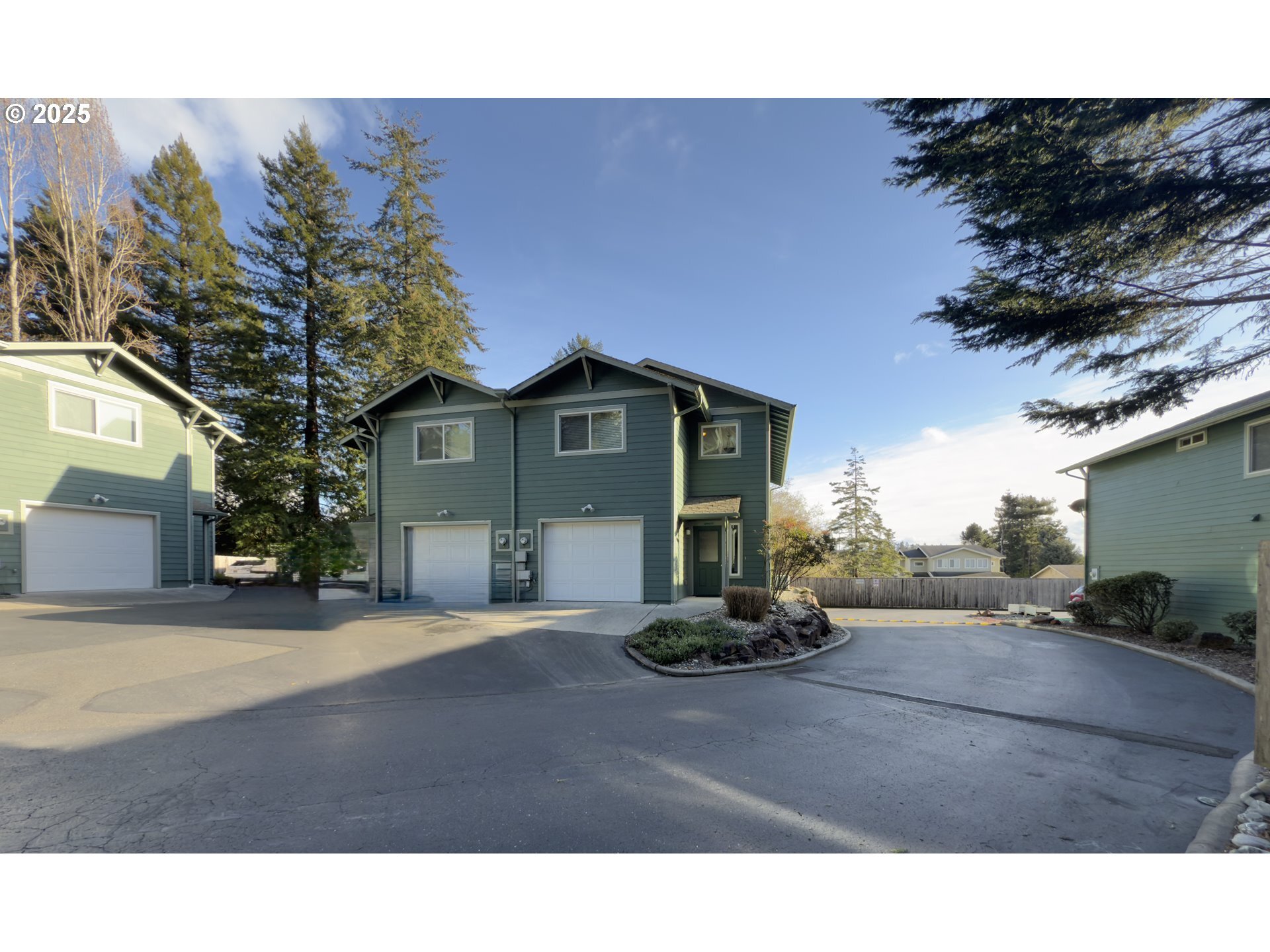 Property Photo:  815 Old County Rd 10  OR 97415 