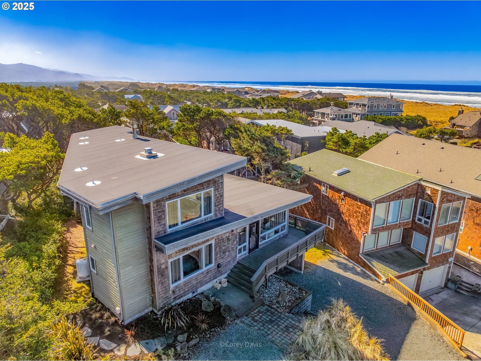 Property Photo: 8905 Ocean Crest Ln OR 97130