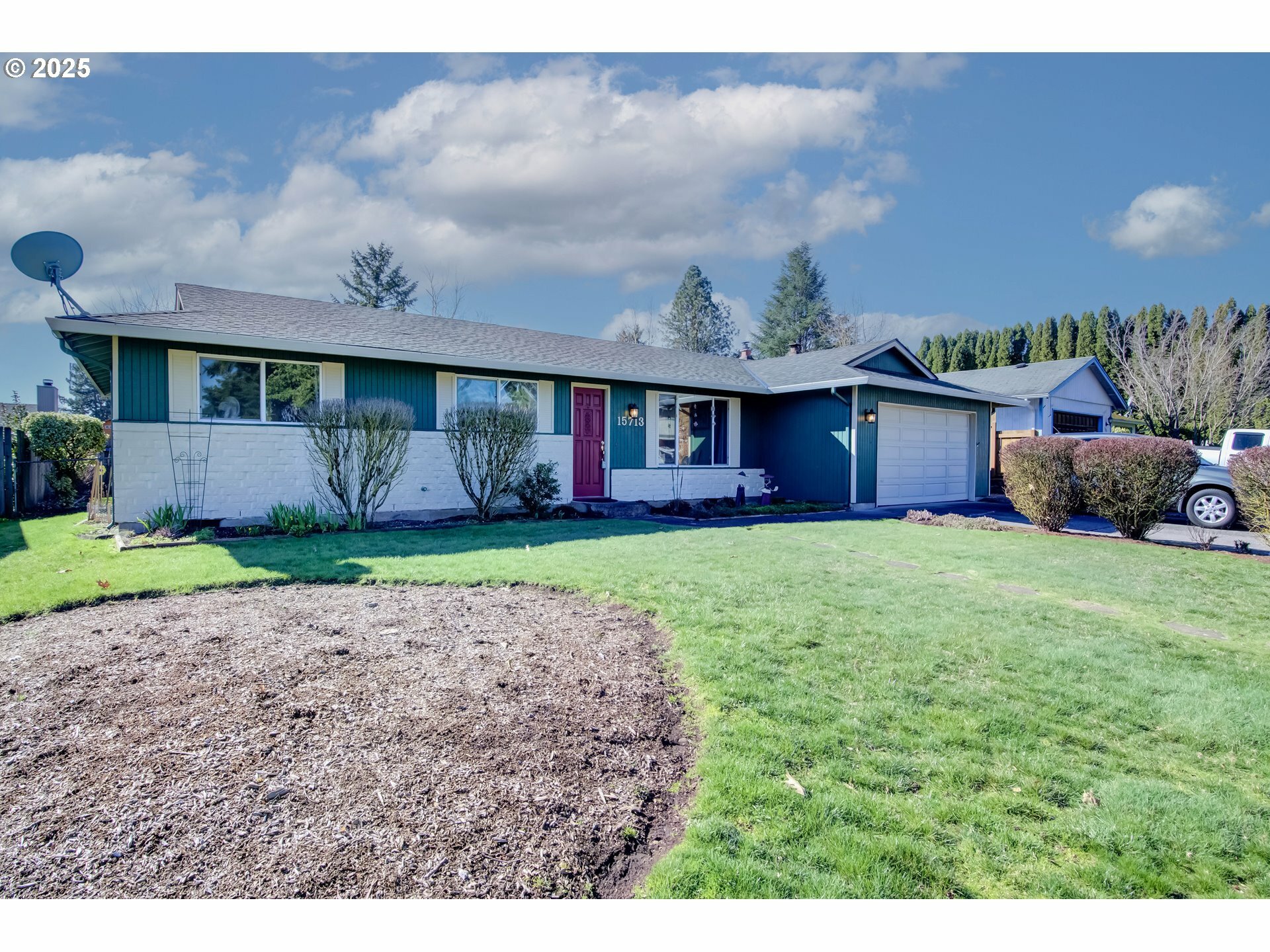 Property Photo: 15713 SE 2nd St WA 98684