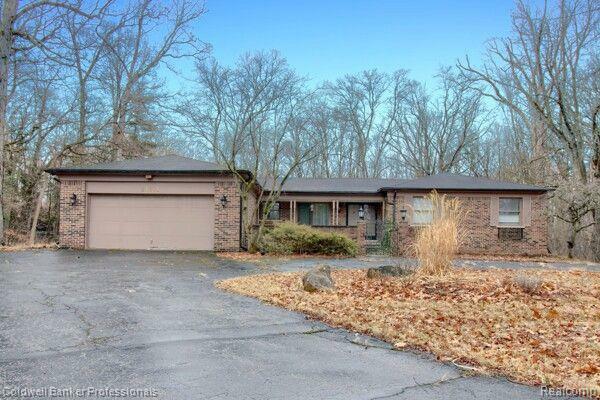 Property Photo:  28645 Oakcrest Court  MI 48334 