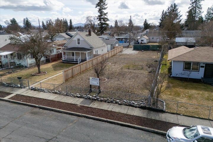 820 E Crown Ave  Spokane WA 99207 photo