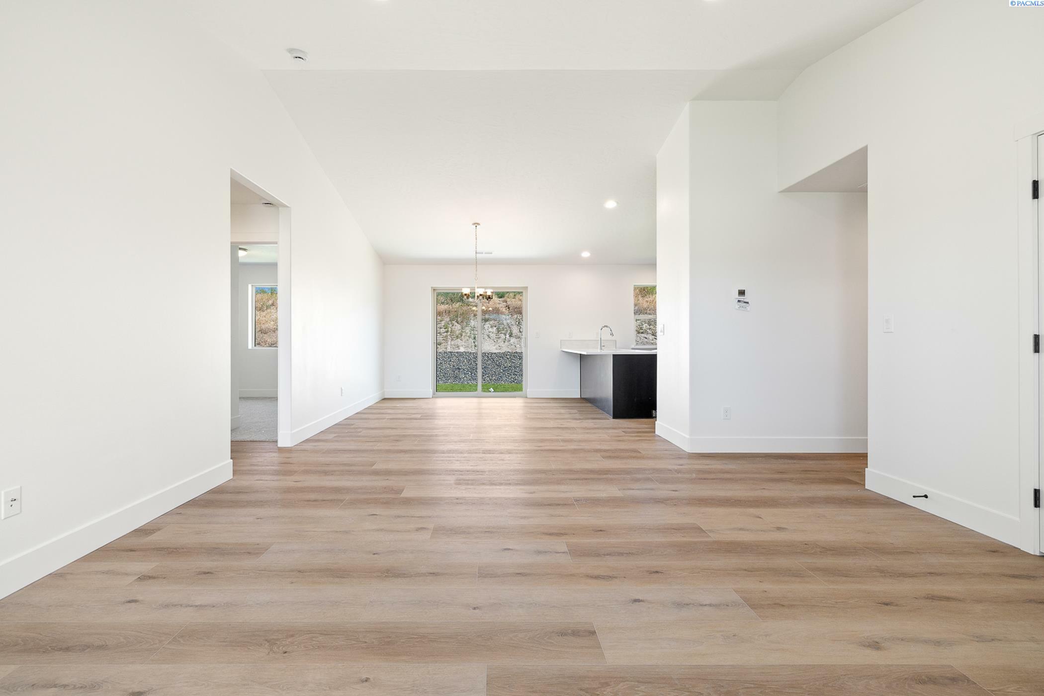 Property Photo: 6562 W 30th Pl WA 99338