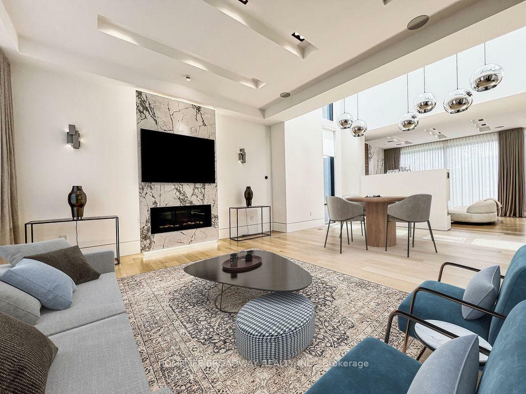 Property Photo: 8 Tarlton Road ON M5P 2M4