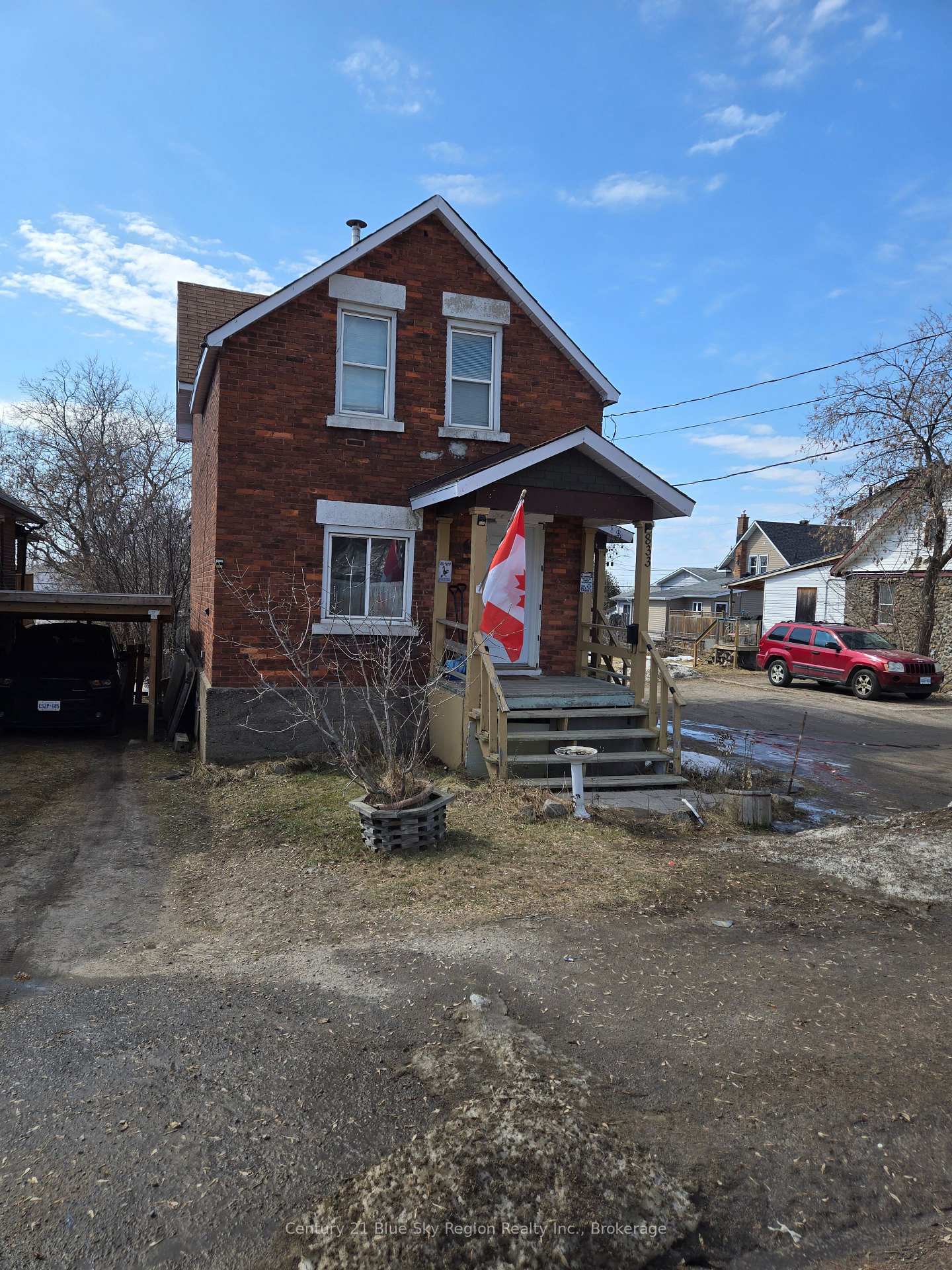 Property Photo: 833 Worthington Street E ON P1B 1J3