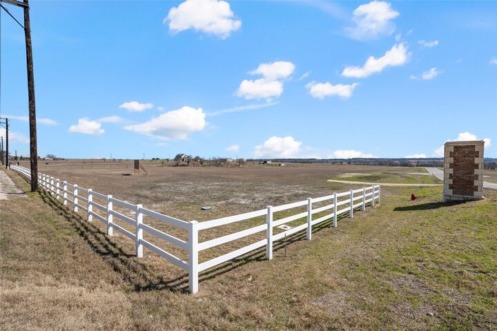 Property Photo:  2558 E Fm 487  TX 76537 