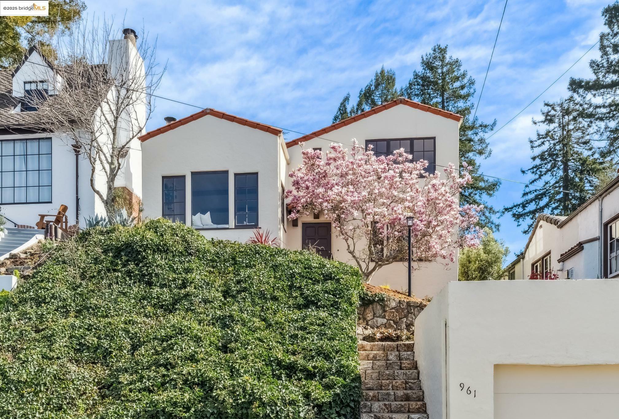 Property Photo: 961 Hilldale CA 94708