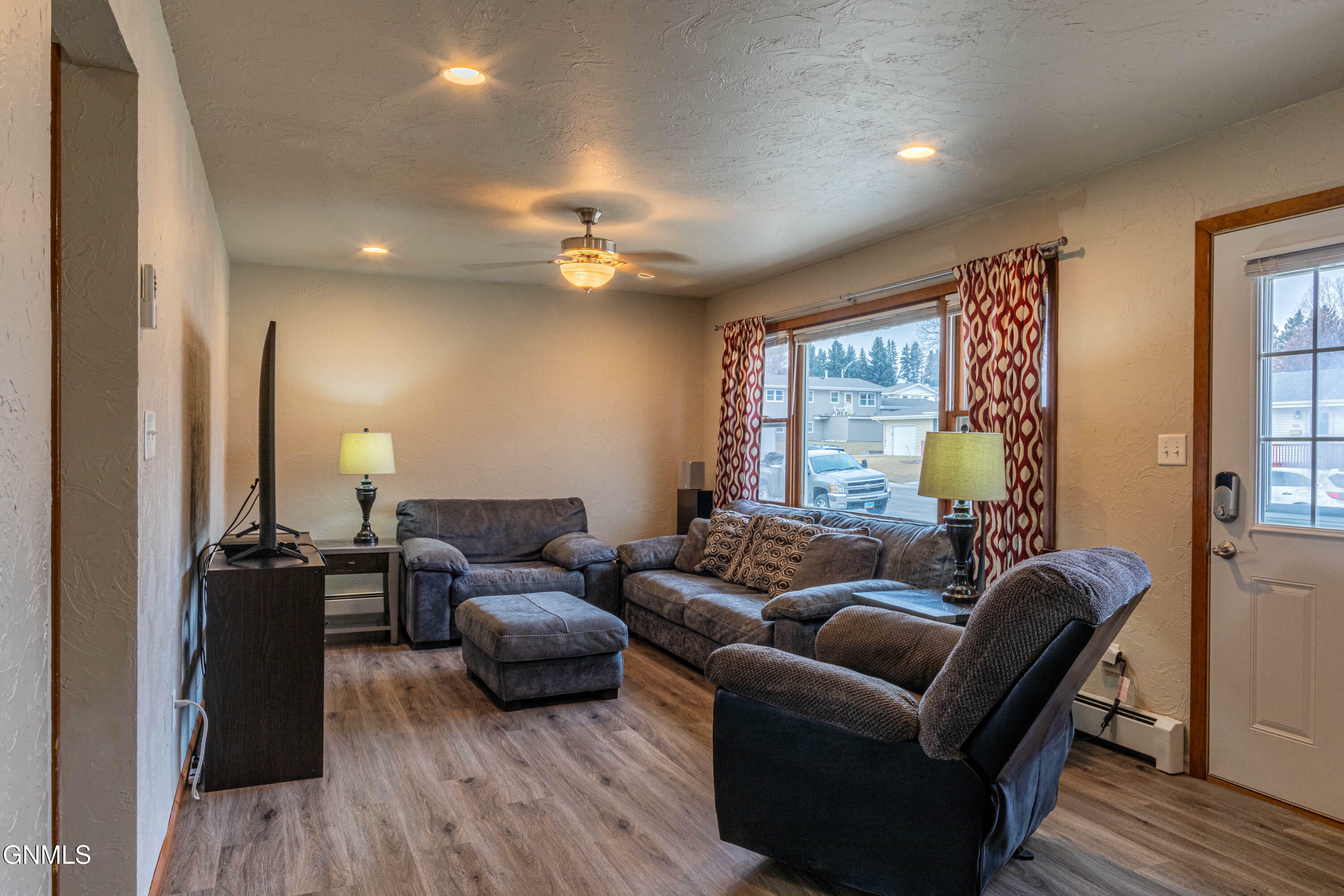 Property Photo: 1406 Central Drive ND 58554