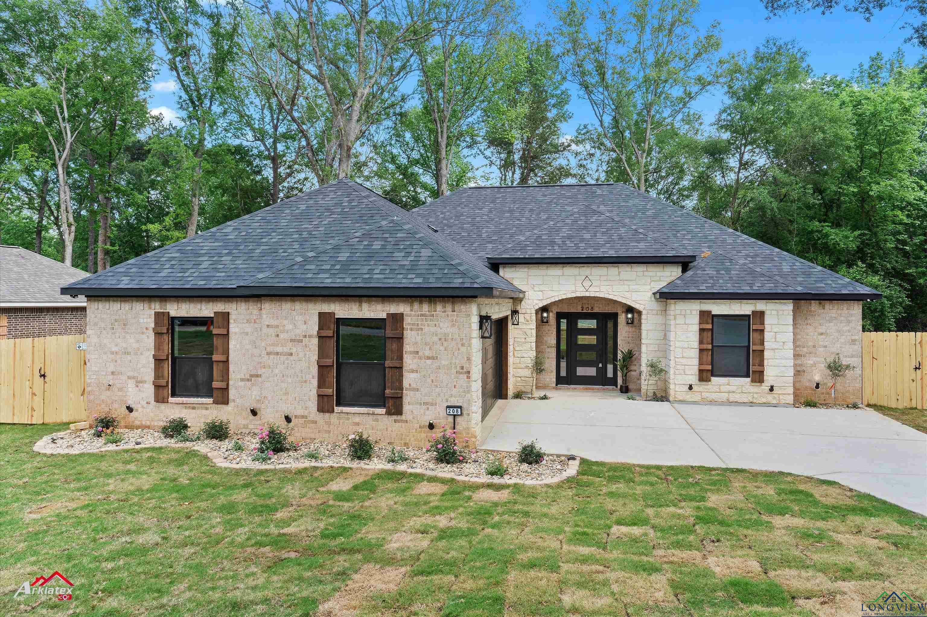 Property Photo: 208 Belmont TX 75672