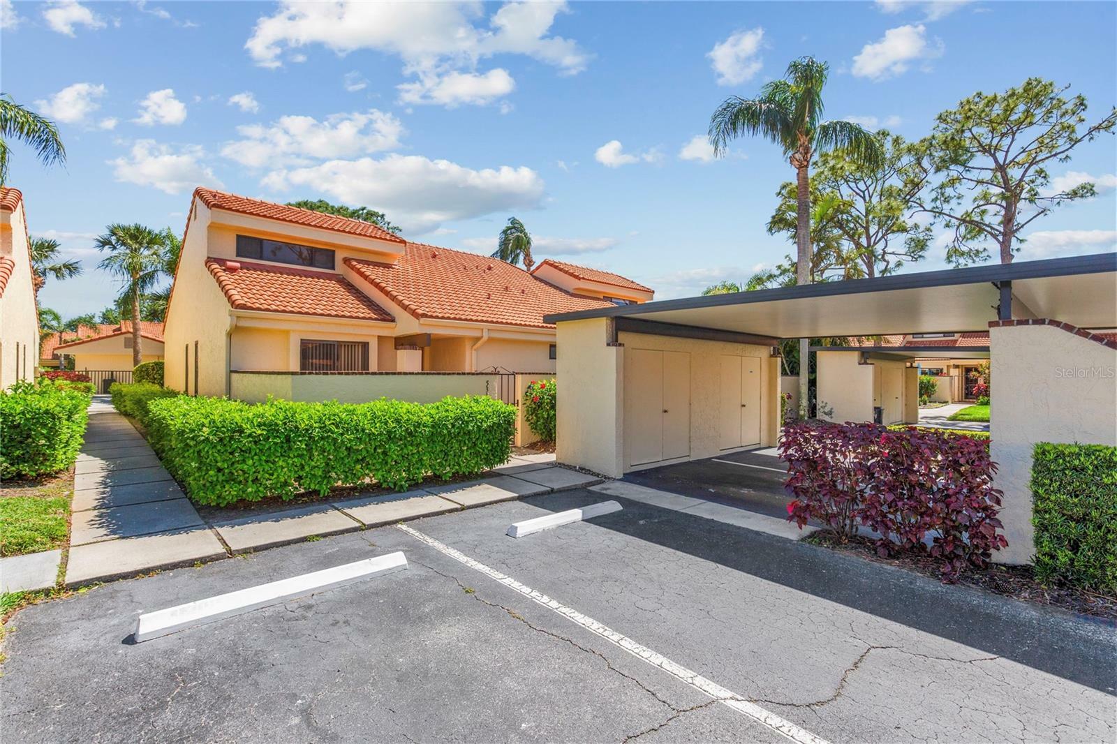 Property Photo: 5310 Huntingwood Court 40 FL 34235