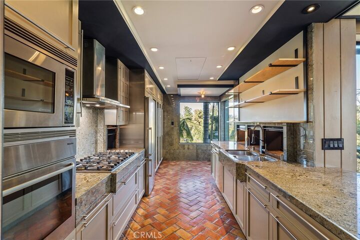 Property Photo: 6907 Treasure Trail CA 90068
