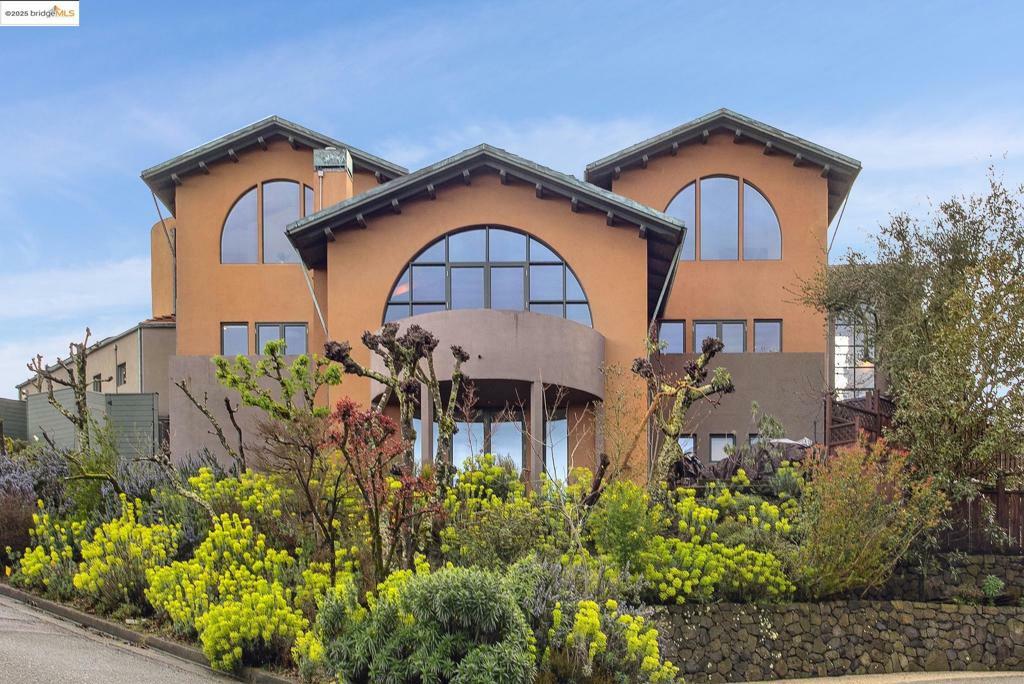 Property Photo:  5 Woodside Way  CA 94611 