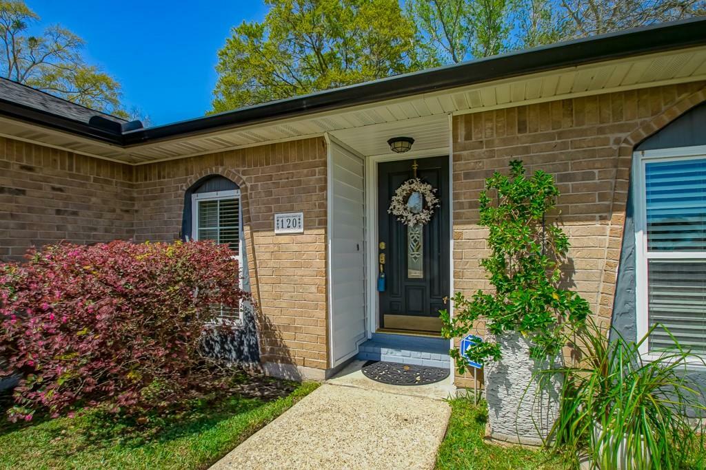Property Photo:  120 North Boulevard  LA 70458 