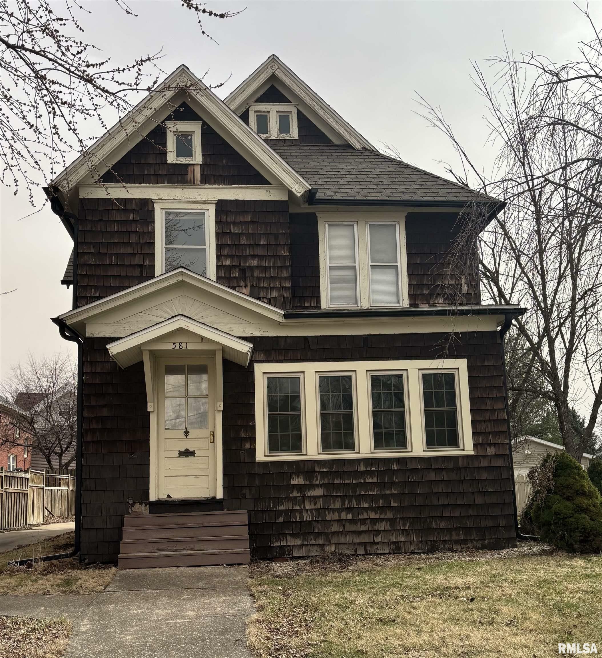 Property Photo: 581 N Seminary Street IL 61401