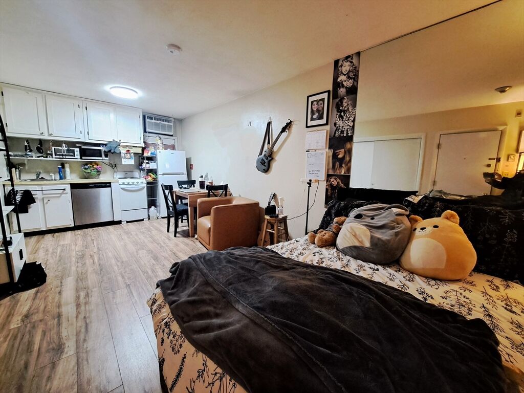 Property Photo:  57 Salem Street 1R  MA 02113 