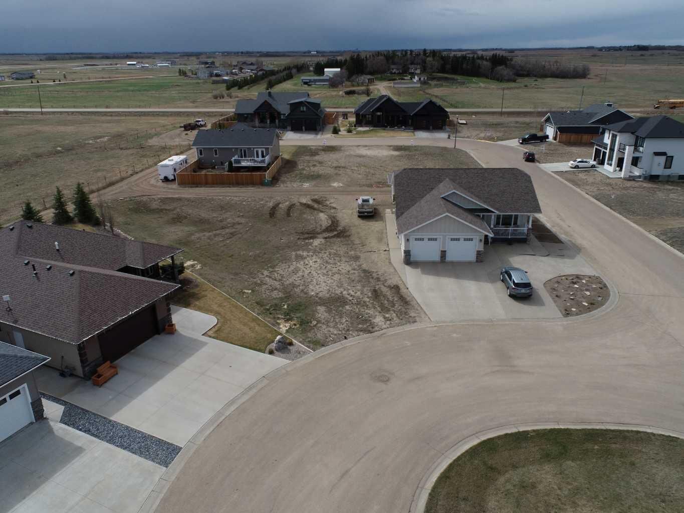 Property Photo: 6927 Meadowview Close AB T4K 1M4