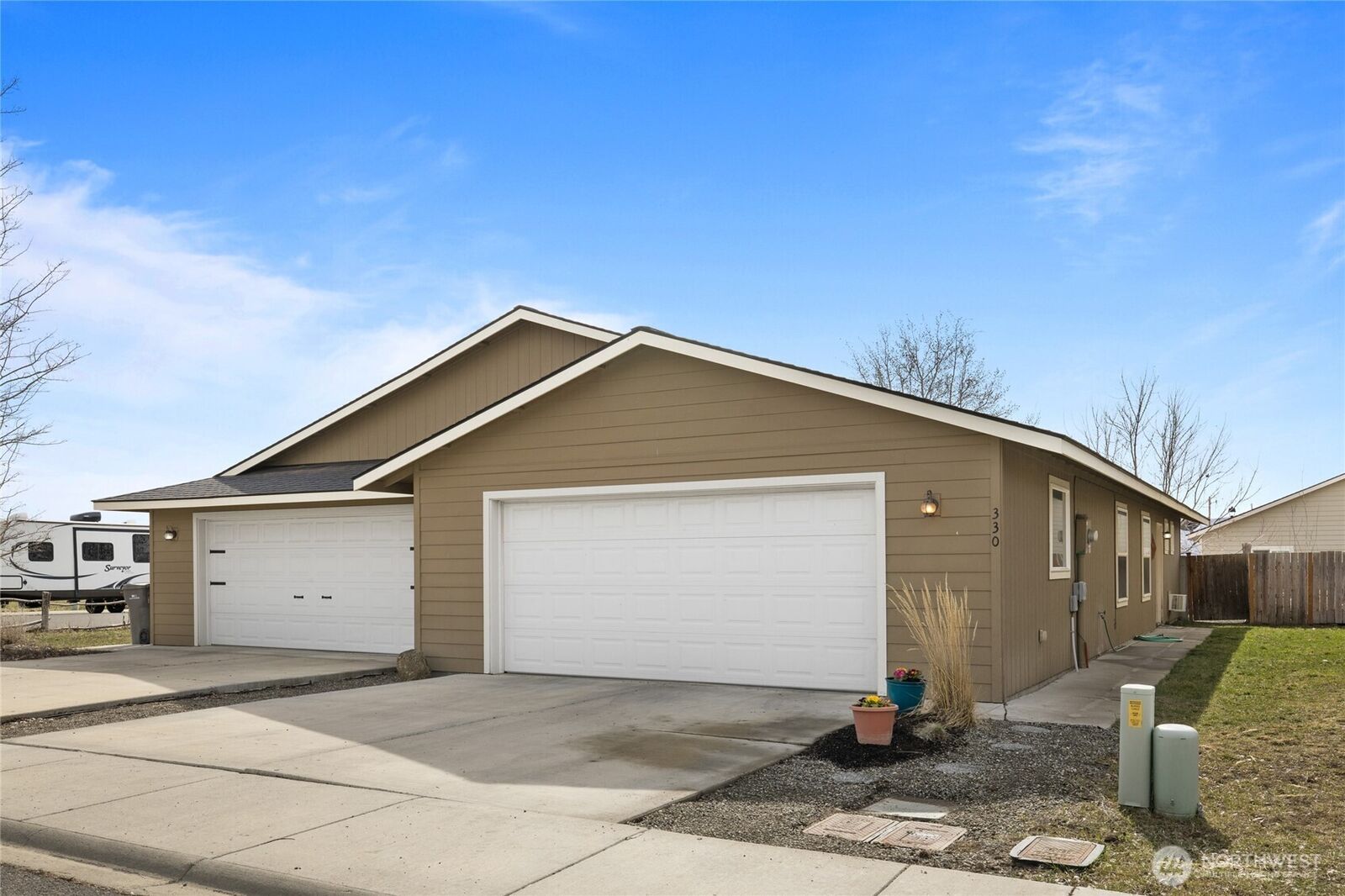 Property Photo:  330  Pacific Loop  WA 98934 