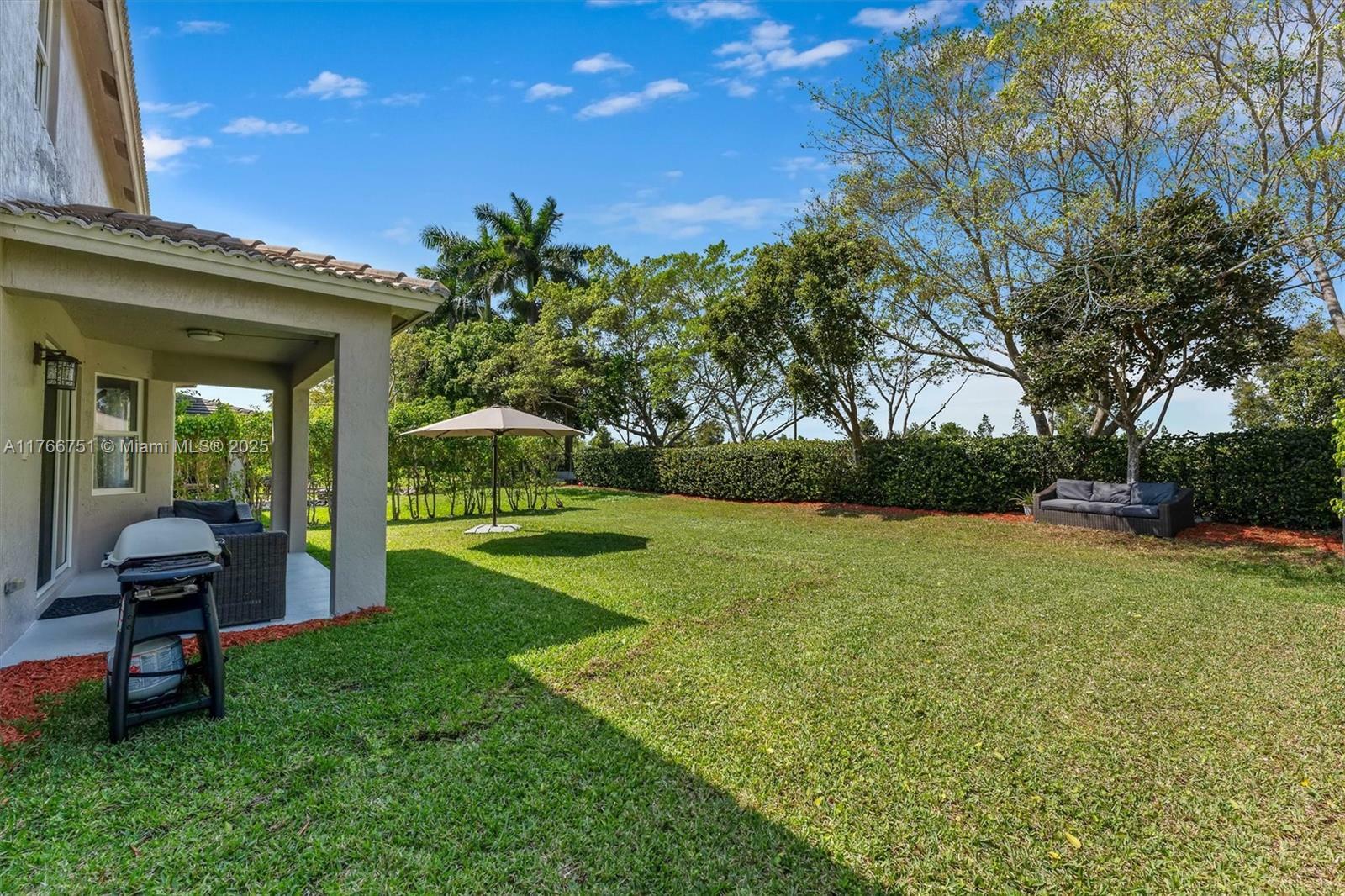 Property Photo: 4075 Cascade Ter FL 33332
