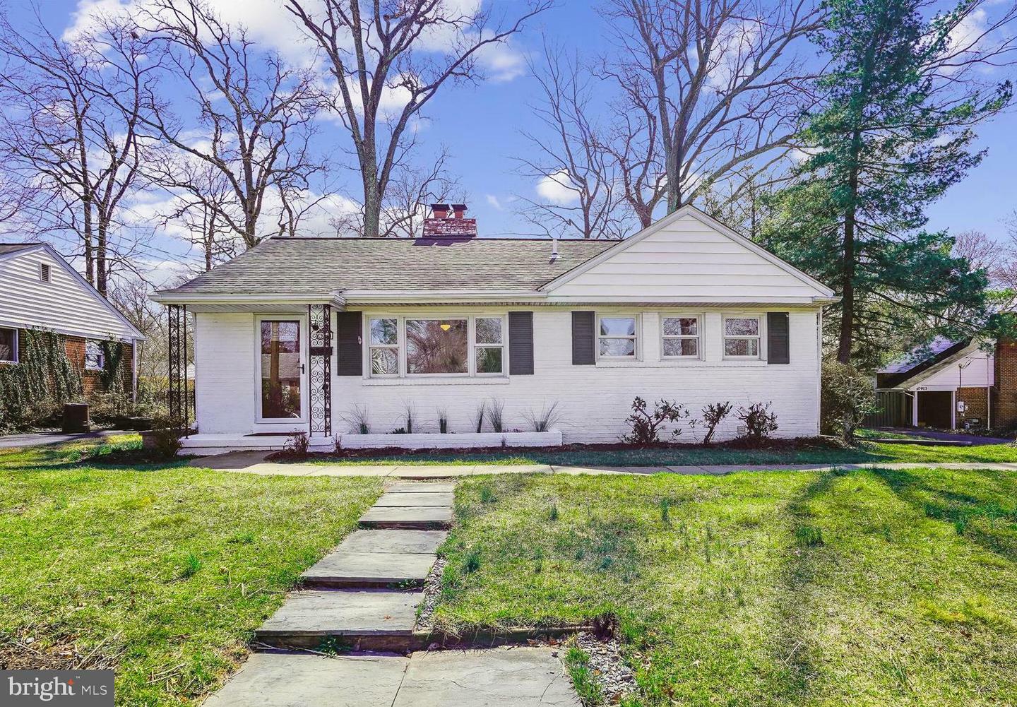 Property Photo: 10911 Byrd Drive VA 22030