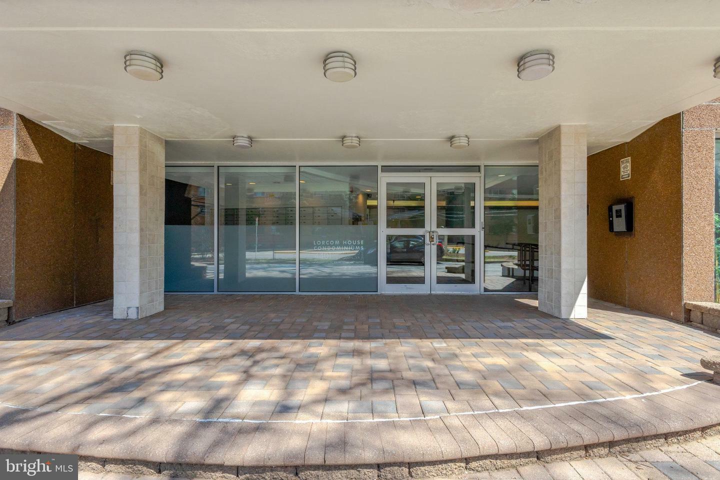Property Photo: 4401 Cherry Hill Road 24 VA 22207