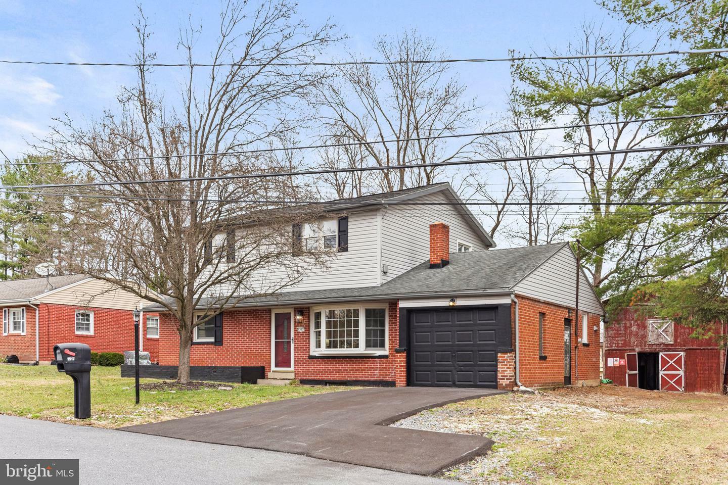 Property Photo: 1517 Embassy Drive PA 17109