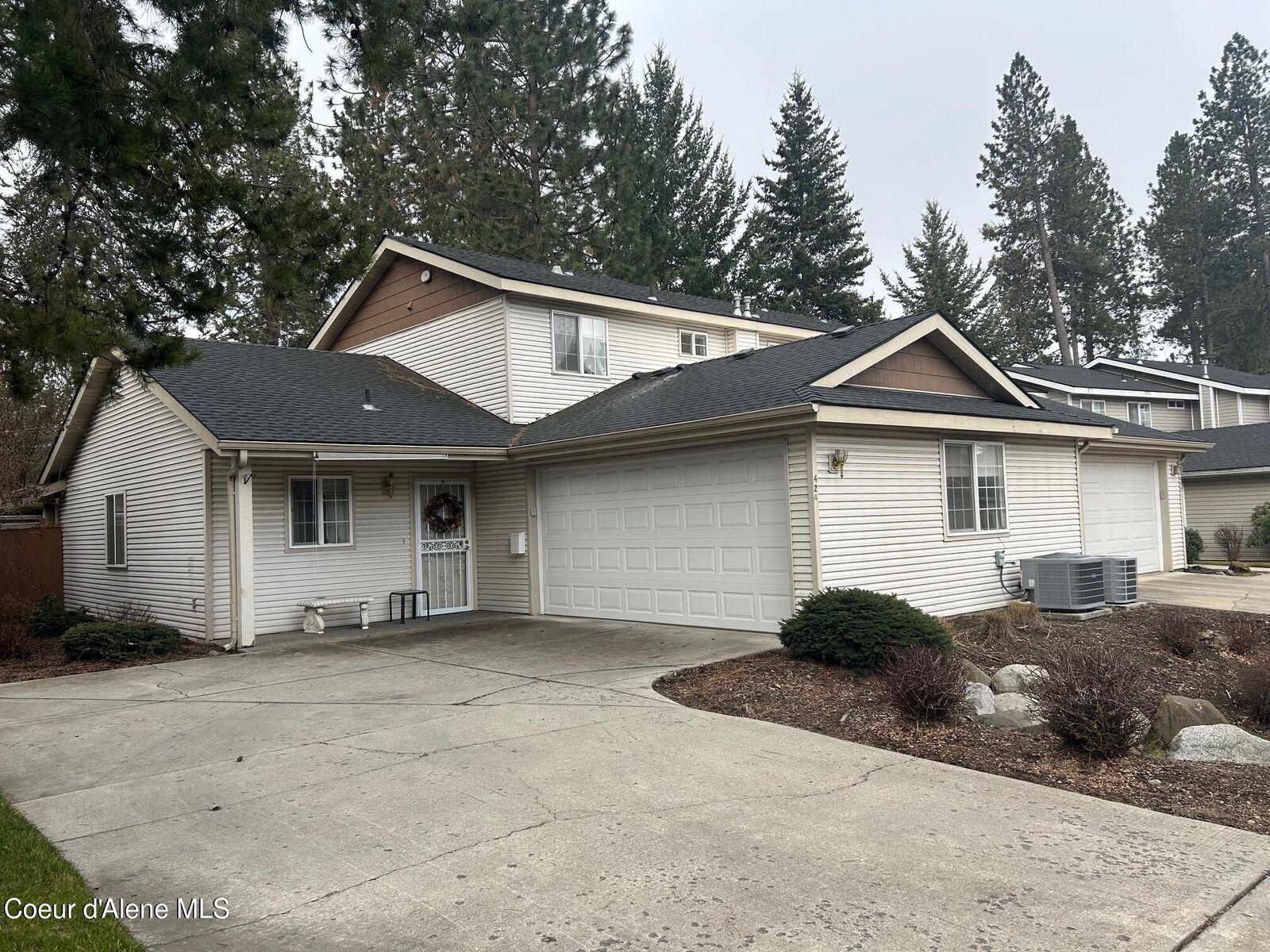 Property Photo:  