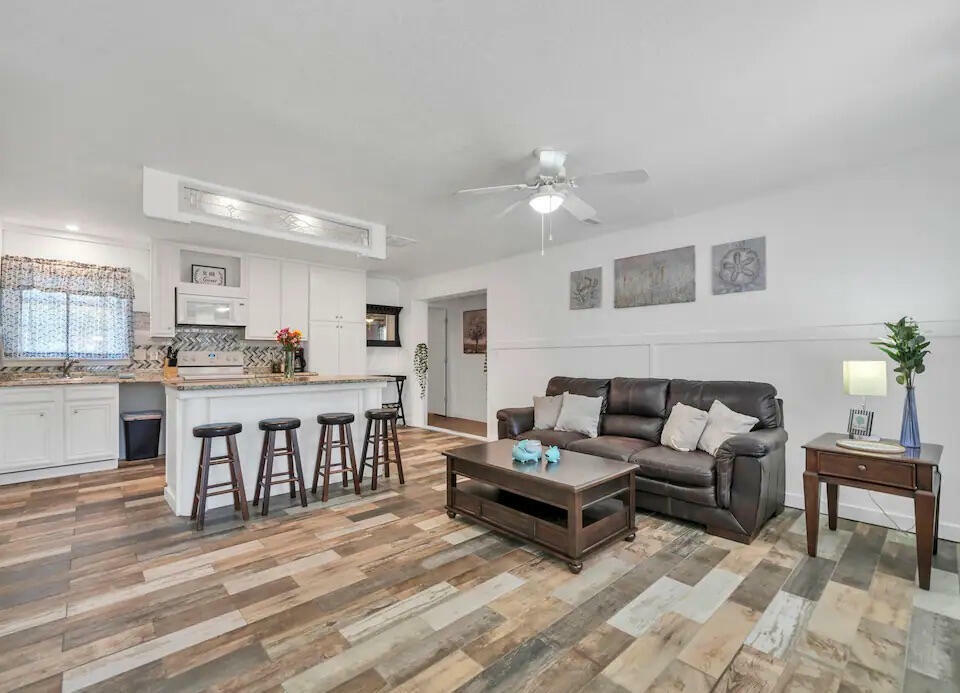 Property Photo: 14 2nd Avenue FL 32547