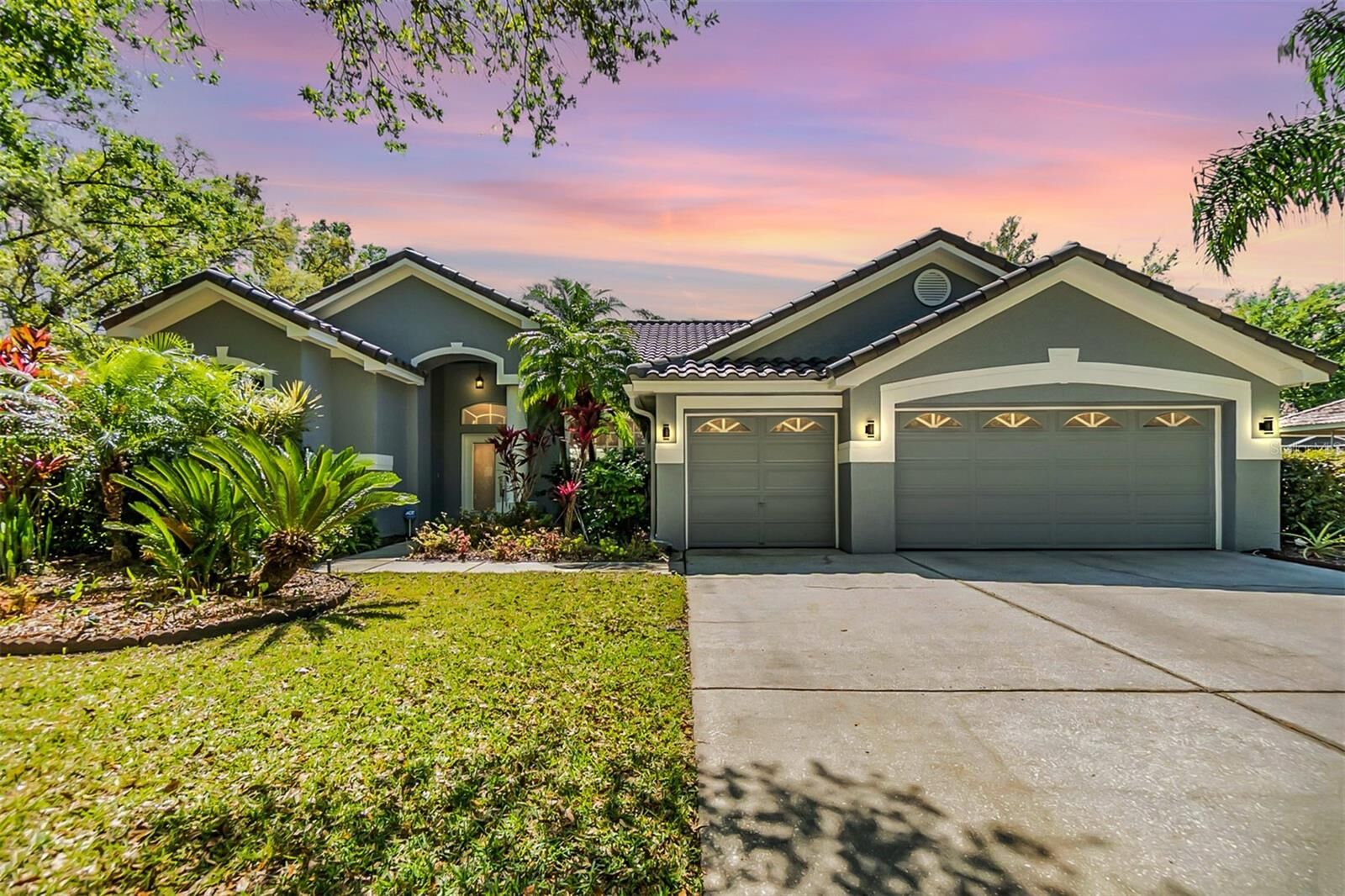 Property Photo:  9302 Deer Creek Drive  FL 33647 