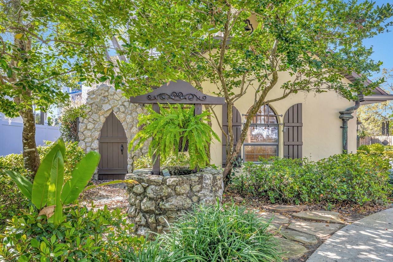 Property Photo: 1108 W Charter Street FL 33602