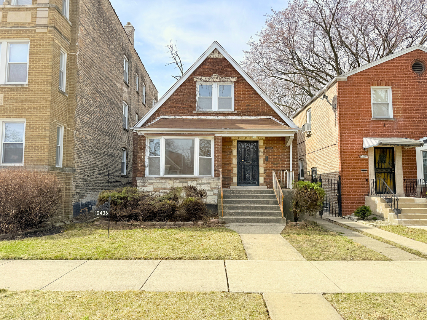 Property Photo: 10436 S Eberhart Avenue IL 60628