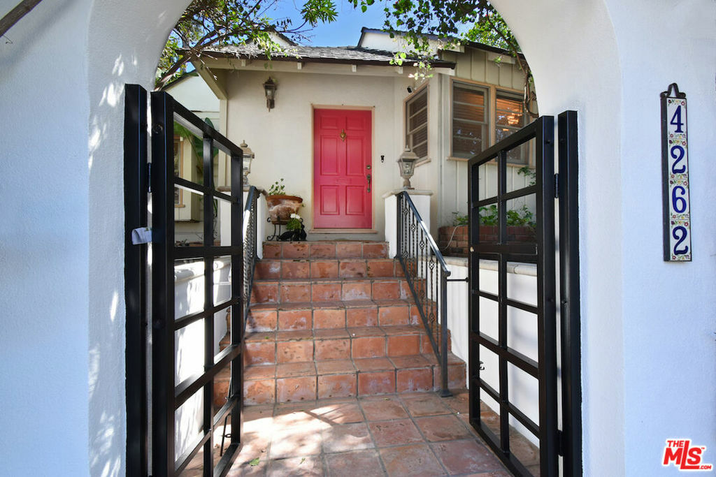 Property Photo:  4262 Woodcliff Road  CA 91403 