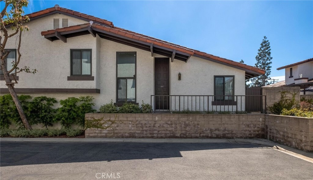 Property Photo: 4954 E Atherton Street CA 90815