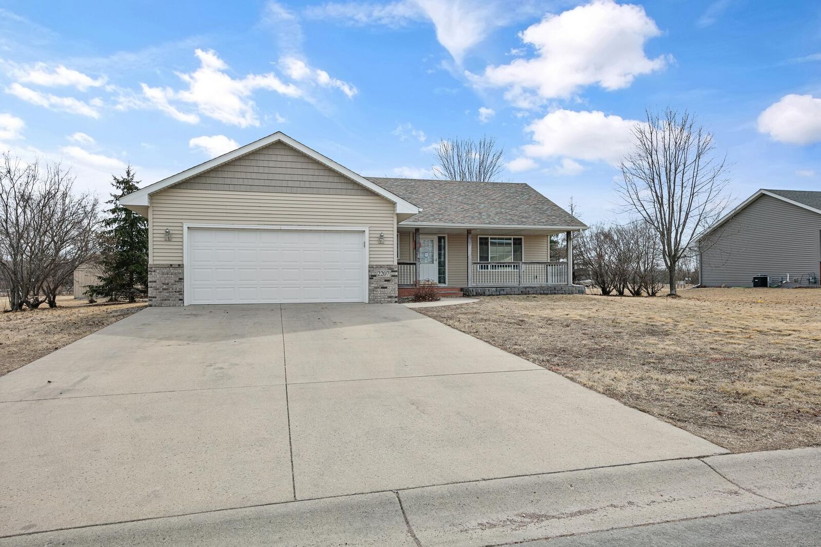 Property Photo:  2207 Hope Avenue  MN 55354 