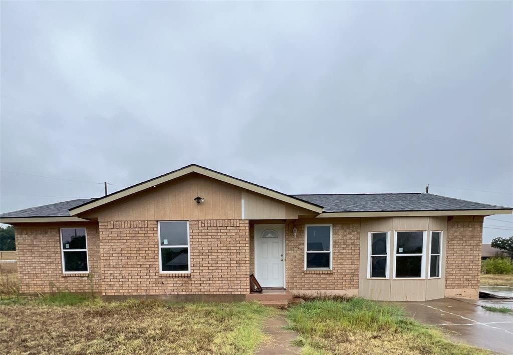 Property Photo:  121 N 11th Street  TX 76458 