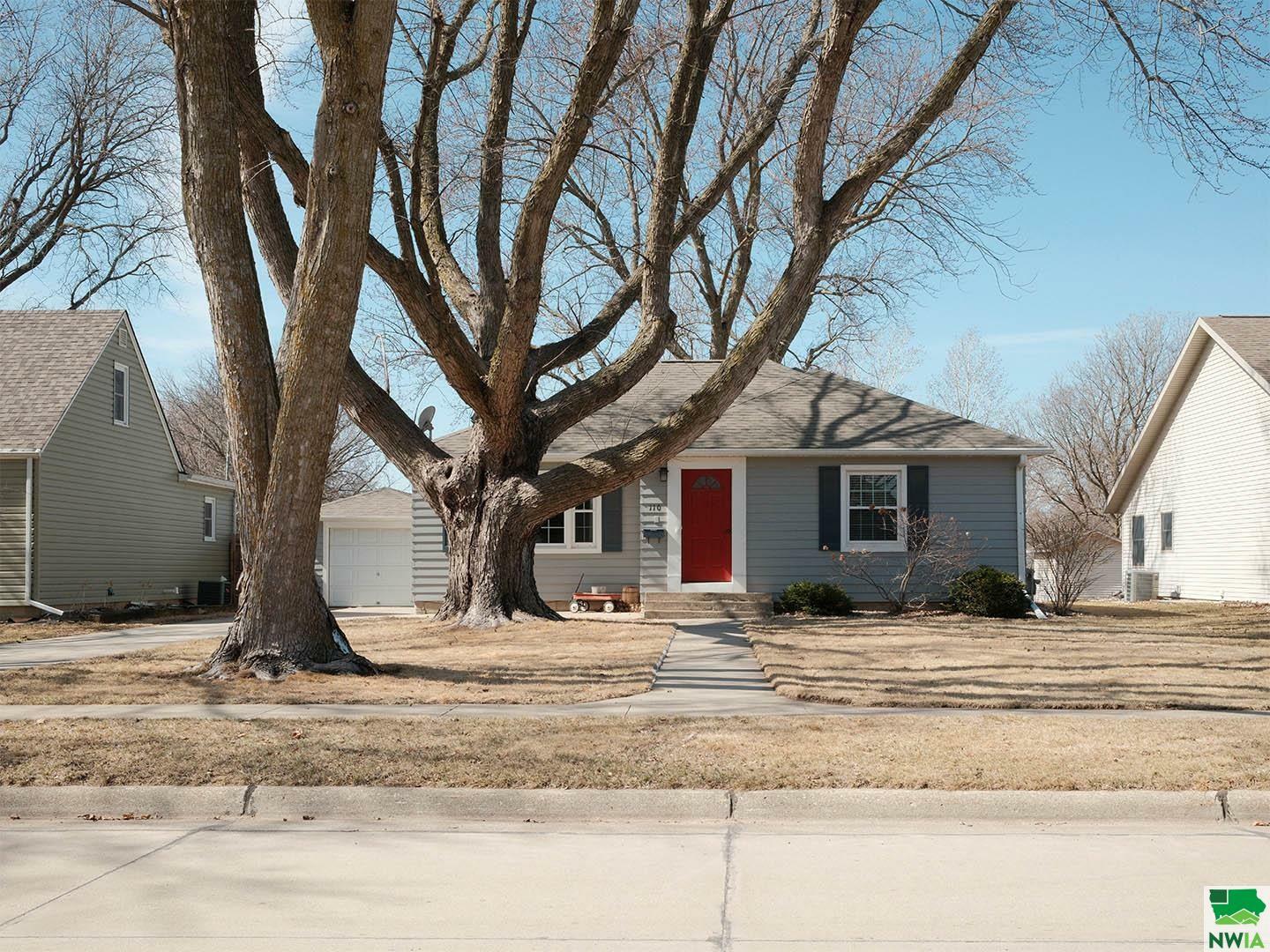 Property Photo: 110 Florida Ave SW IA 51041