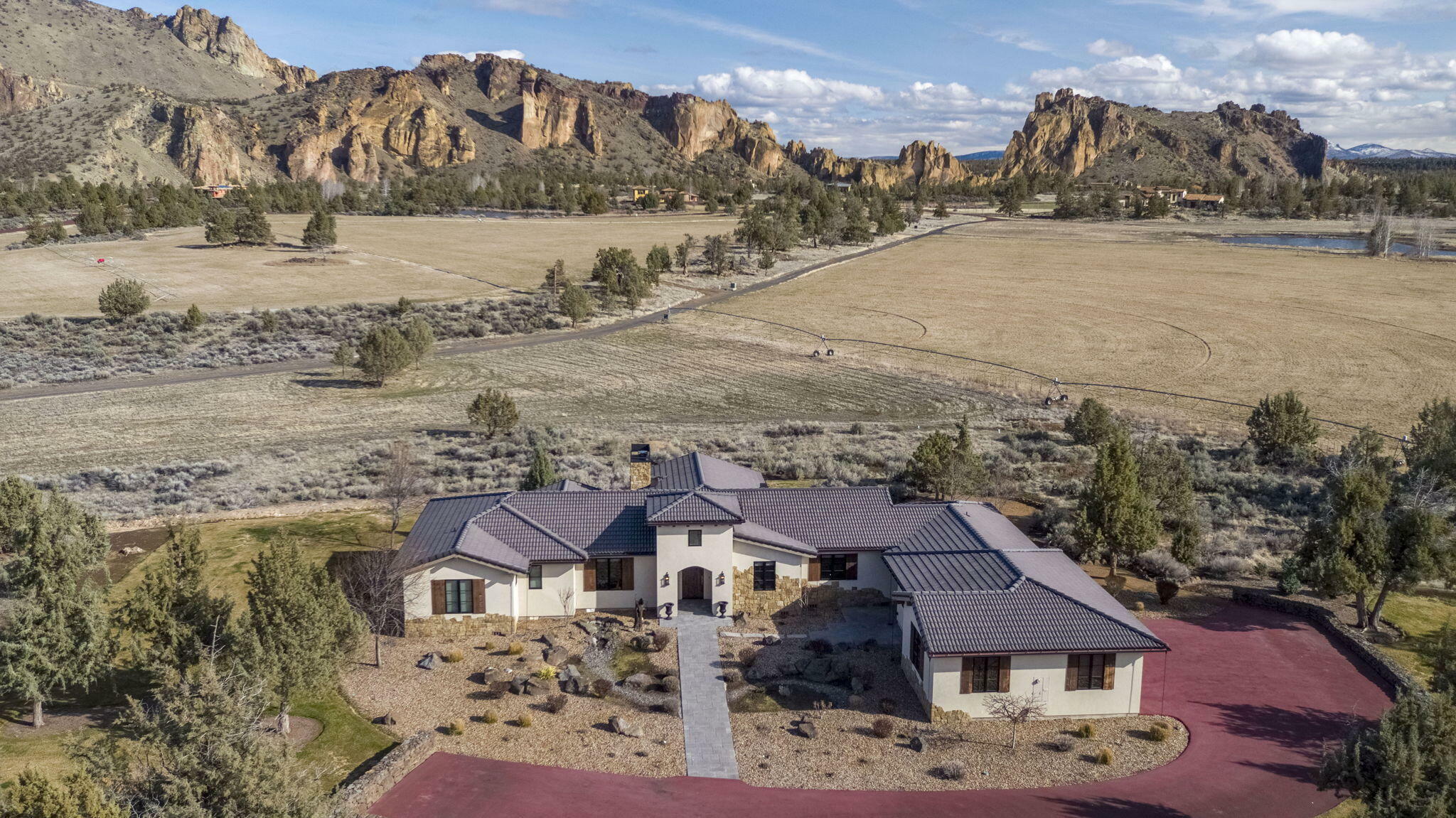 Property Photo: 271 Good Pasture Loop L.h. 49 OR 97760