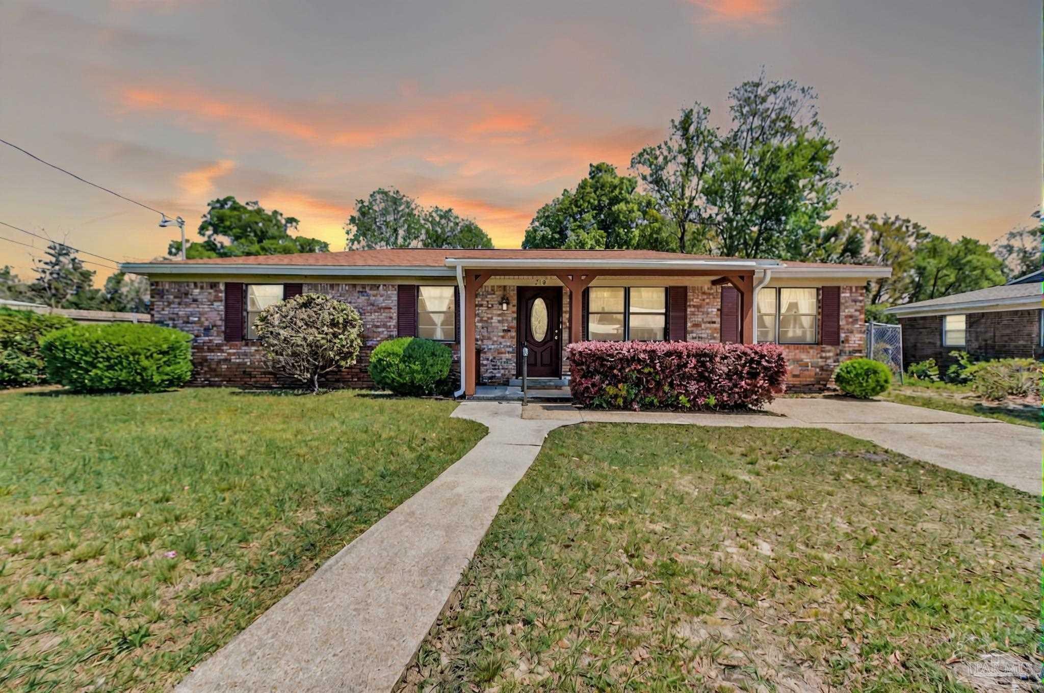 Property Photo: 718 N 75th Ave FL 32506