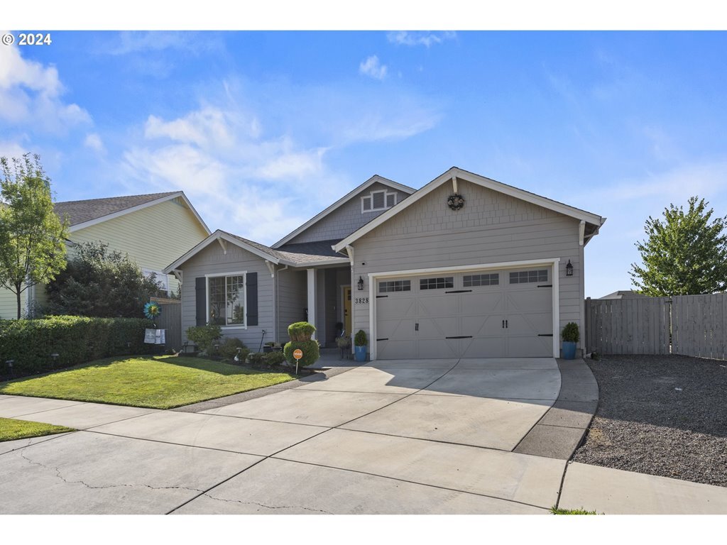 3828 Sherwood Park Dr  Medford OR 97504 photo