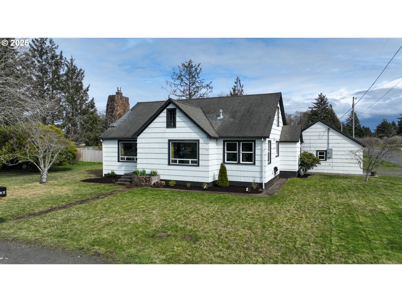 Property Photo: 780 S Main Ave OR 97146