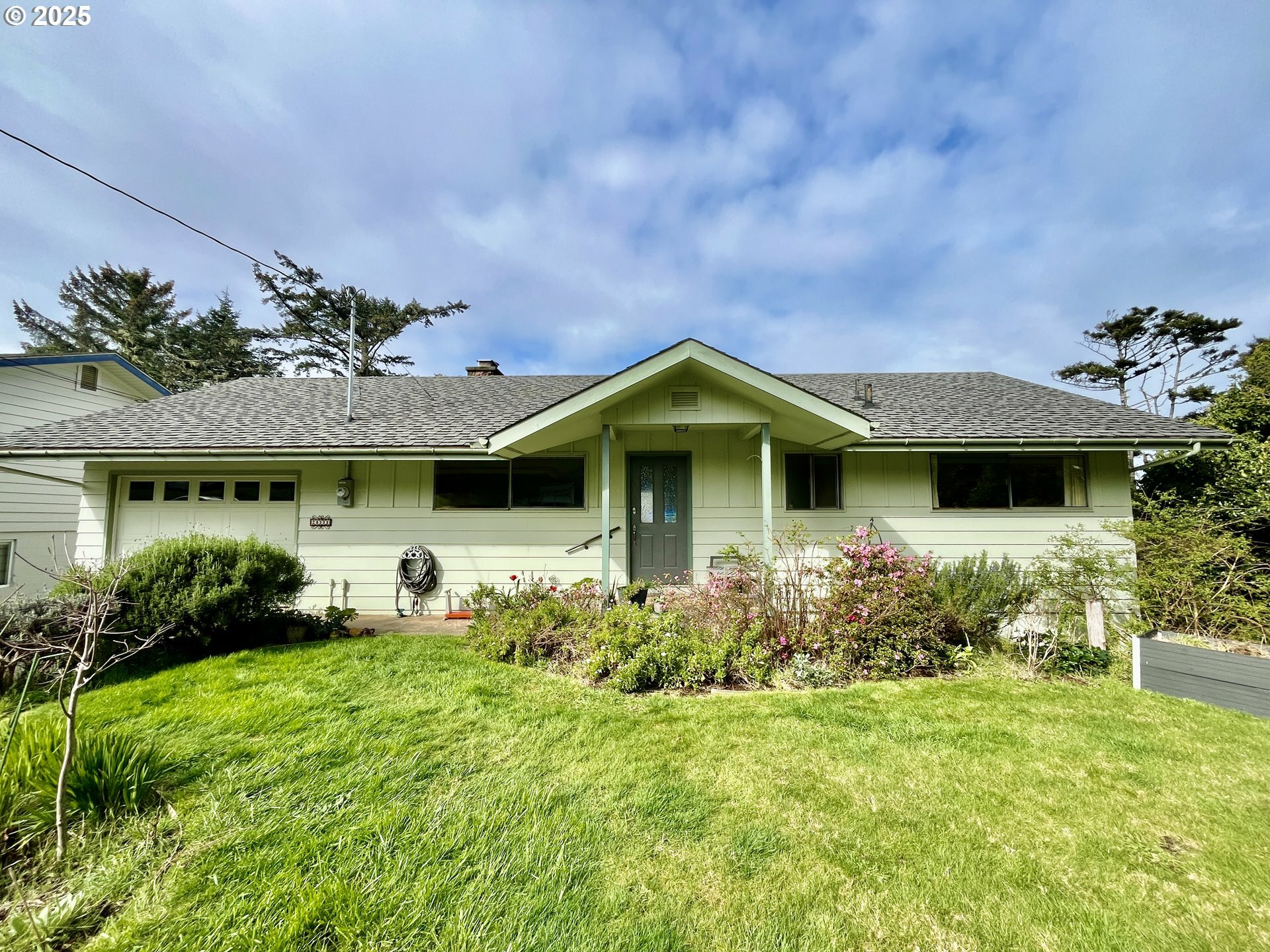 Property Photo: 29333 Johnson Ln OR 97444