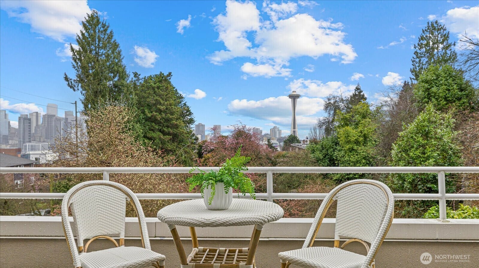Property Photo: 1231 5th Avenue N 202 WA 98109