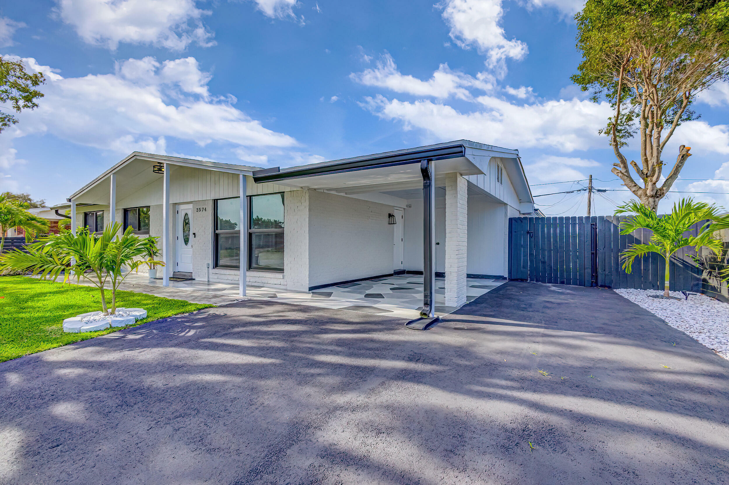 Property Photo: 3574 Dunes Road FL 33410