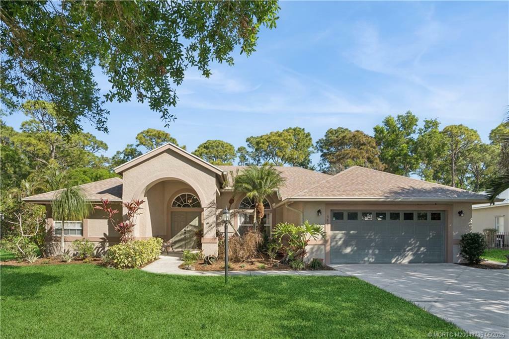 Property Photo: 582 SE Southwood Trail FL 34997
