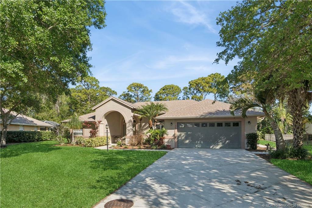 Property Photo: 582 SE Southwood Trail FL 34997