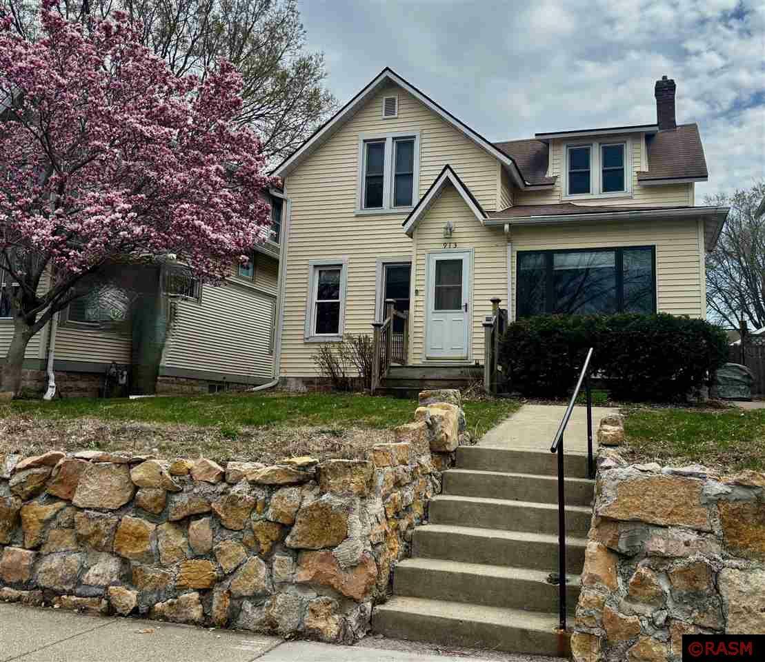 Property Photo: 913 N 4th Street MN 56001